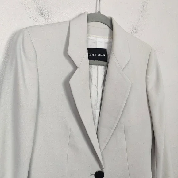 Giorgio Armani Cream White Blazer - Picture 3 of 13